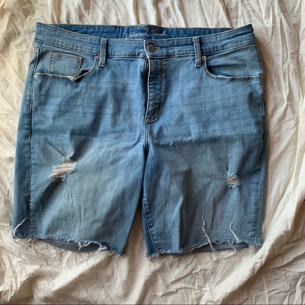 Universal threat denim Bermuda shorts